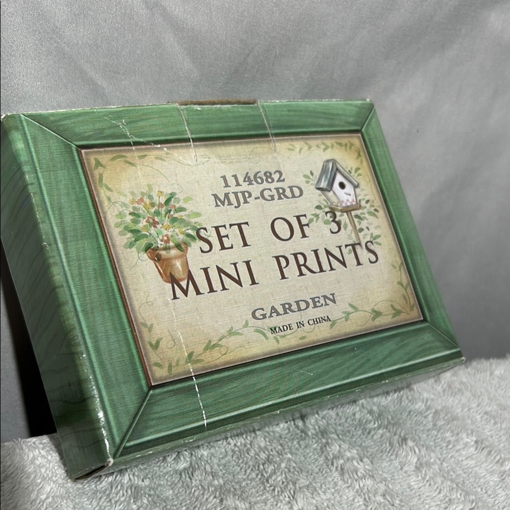 Vintage Green Set Of mini Prints New in box